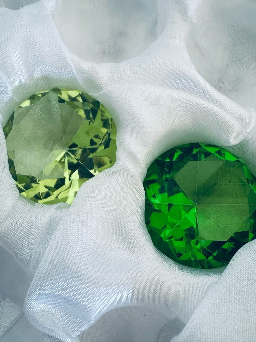 Diamond Shape Crystal Paperweight Loose Jewels Set Green
